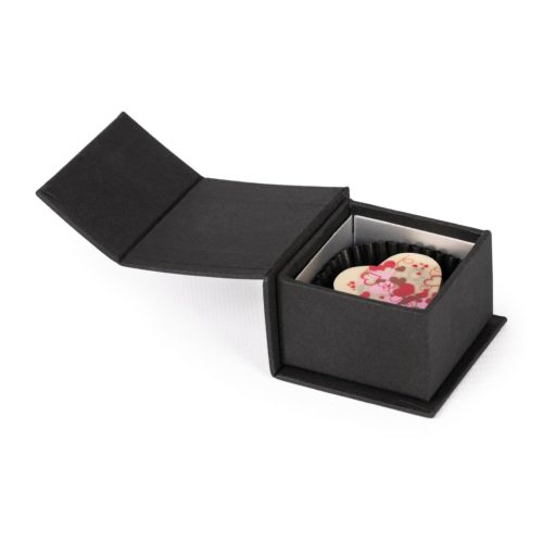 Kleine schwarze RIngpackung mit Nougat-Herz