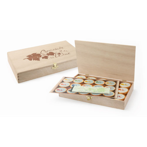 Elegante Holzkiste mit Branding "Chocolate for Wine", 45 Dublonen