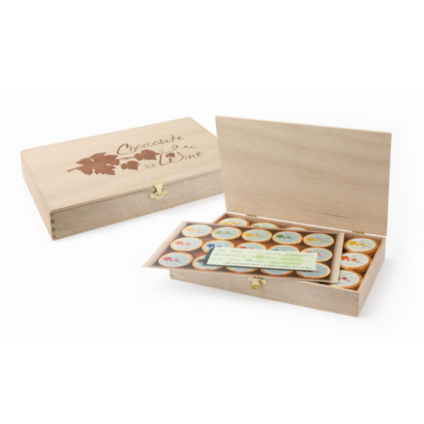 Elegante Holzkiste mit Branding "Chocolate for Wine", 45 Dublonen