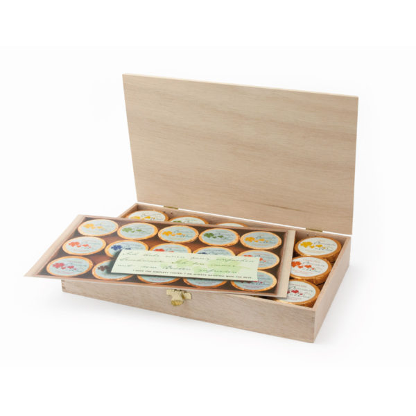 Elegante Holzkiste mit 45 Dublonen