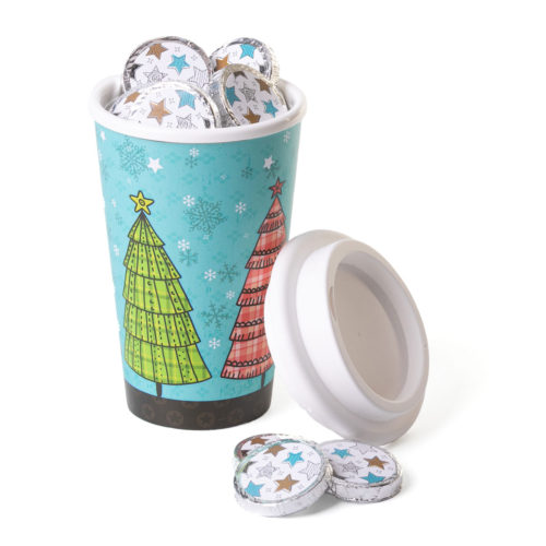 to go Becher mit winterlichem Motiv und 25 Vollmilchtalern befüllt